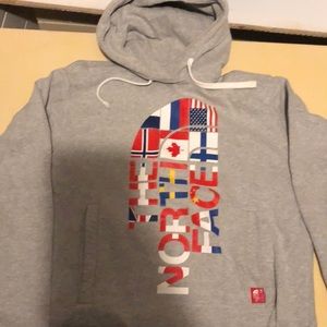 Men’s Northface hooded sweatshirt